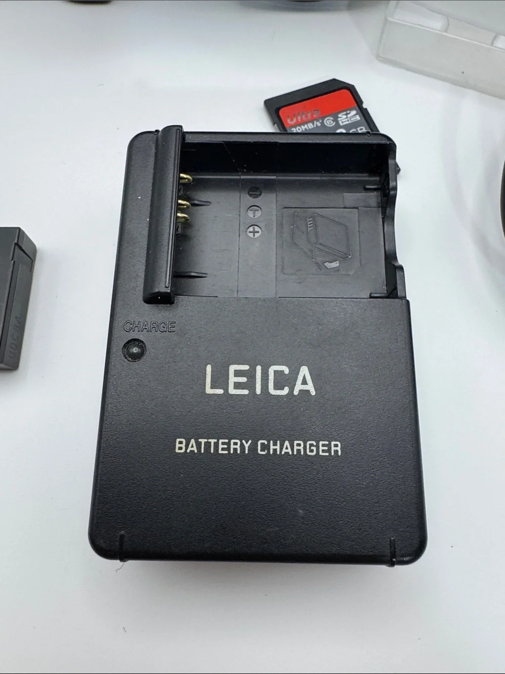 Leica V-Lux 20 Digital Camera W/ Case Charger 3X Batteries 8GB Card Bag Cords
